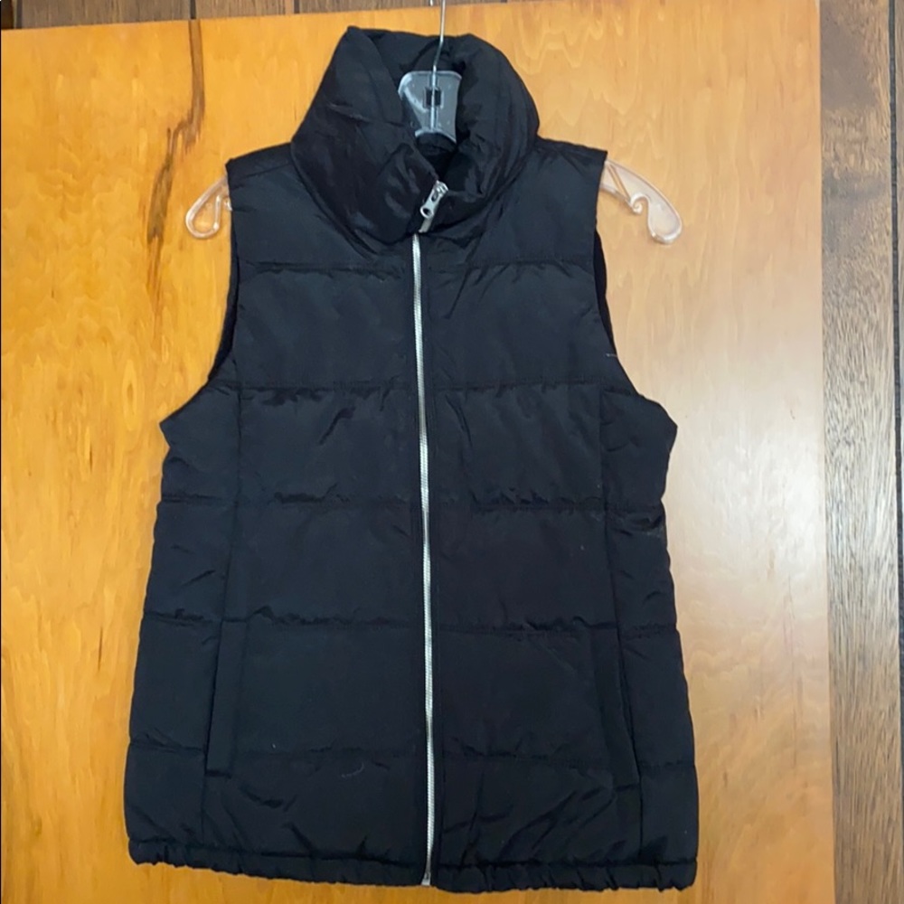 Black puffer vest